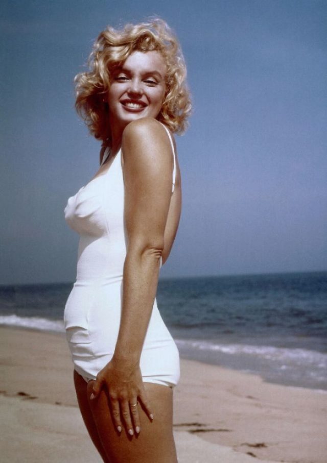 17 Magnifiques Photos De Marilyn Monroe à La Plage En 1957 Ipnoze 5395